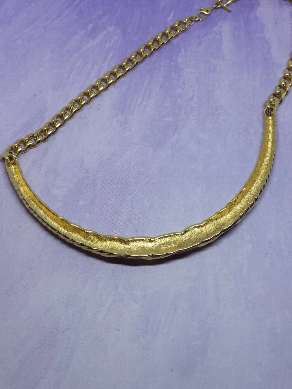 Vintage Monet 70s Red Enamel &Gold Tone Choker Necklace